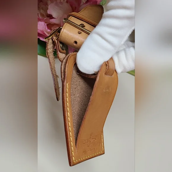 LV Luggage Tag and Poignet 2 Piece Set. Vechetta. Authentic. - Picture 8 of 9